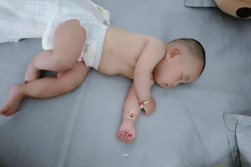 兴安盟没满月的宝宝